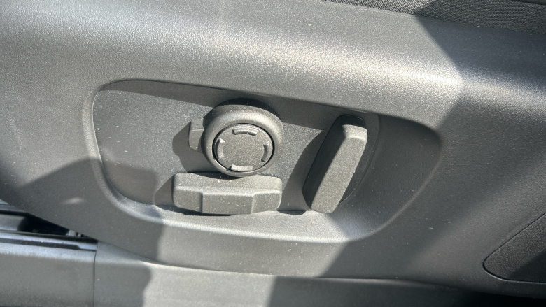 Land Rover Discovery 3.0 D300 S 5dr Auto Diesel Station Wagon